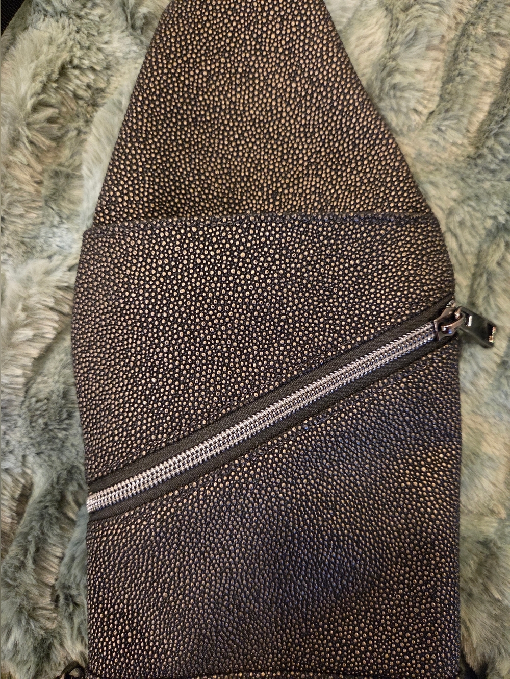 Compact Black Speckled Crossbody Sling Bag with Adjustable Strap - Picture 3 of 4